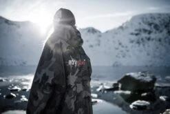 Dryrobe Advance Long Sleeve Black Camouflage - RECYCLED -World Of Camping 3F1A27752048 2024x2024 9aaf49b2 bb6b 4a1d af9f 4ca9efd4efd4