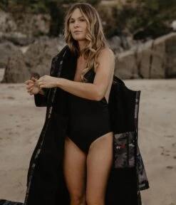 Dryrobe Advance Long Sleeve Black Camouflage - RECYCLED -World Of Camping Black Camo 7 2024x2024 e64aec28 8242 412a 957e 4447d90717ef