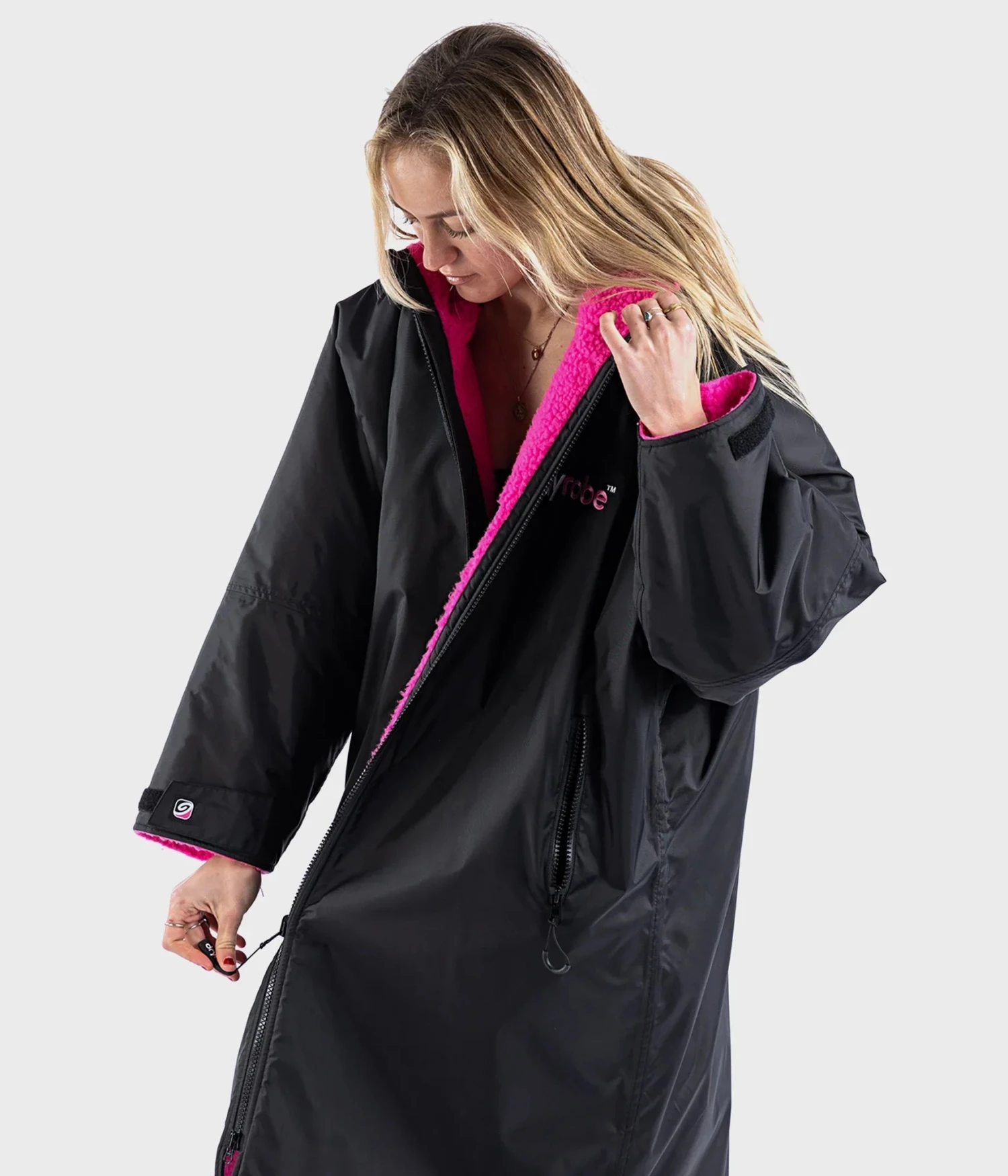 Dryrobe Advance Long Sleeve BLACK PINK - RECYCLED 10 Dryrobe Advance Long Sleeve BLACK PINK - RECYCLED - Image 8