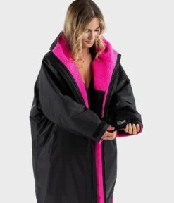 Dryrobe Advance Long Sleeve BLACK PINK - RECYCLED 19 Dryrobe Advance Long Sleeve BLACK PINK - RECYCLED -World Of Camping Black Pink 6 2024x2024 54504457 25e1 4125 a87c e38ffcac472e