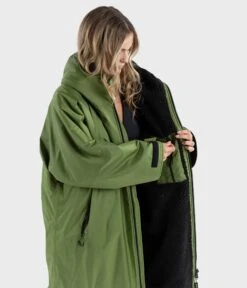 Dryrobe Advance Long Sleeve FOREST GREEN BLACK - RECYCLED -World Of Camping Forest Green 3 2024x2024 c80f5dae 5deb 4c48 9f80 f6d798df5b19