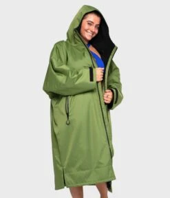 Dryrobe Advance Long Sleeve FOREST GREEN BLACK - RECYCLED -World Of Camping Forest Green 4 2024x2024 2894eea2 dc20 4c3e 9cc9 d97c66075a41