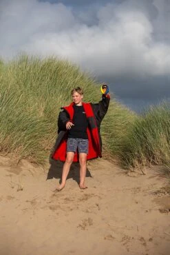 Dryrobe Advance Kids Long Sleeve BLACK PINK - RECYCLED -World Of Camping KIDS BEACH DRYROBE 179 2024x2024 e31f1e10 b738 43da 90f2 3a0b7eaedce8