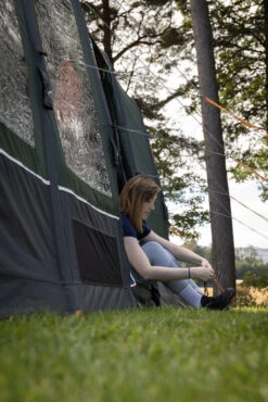 Vango Sherwood Air 400XL Tent Package 2025 39 Vango Sherwood Air 400XL Tent Package 2025 -World Of Camping Sherwood Air 400XL lifestyle Low 9 small