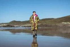 Dryrobe Advance Long Sleeve Camouflage Pink - RECYCLED 15 Dryrobe Advance Long Sleeve Camouflage Pink - RECYCLED -World Of Camping camo pink lifestyle 2 2024x2024 8263b465 acc1 4dcc a927 8683eb776ffc