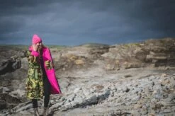 Dryrobe Advance Long Sleeve Camouflage Pink - RECYCLED 14 Dryrobe Advance Long Sleeve Camouflage Pink - RECYCLED -World Of Camping camo pink lifestyle 2024x2024 84278ec1 1635 47e1 84af d873e5d5c158