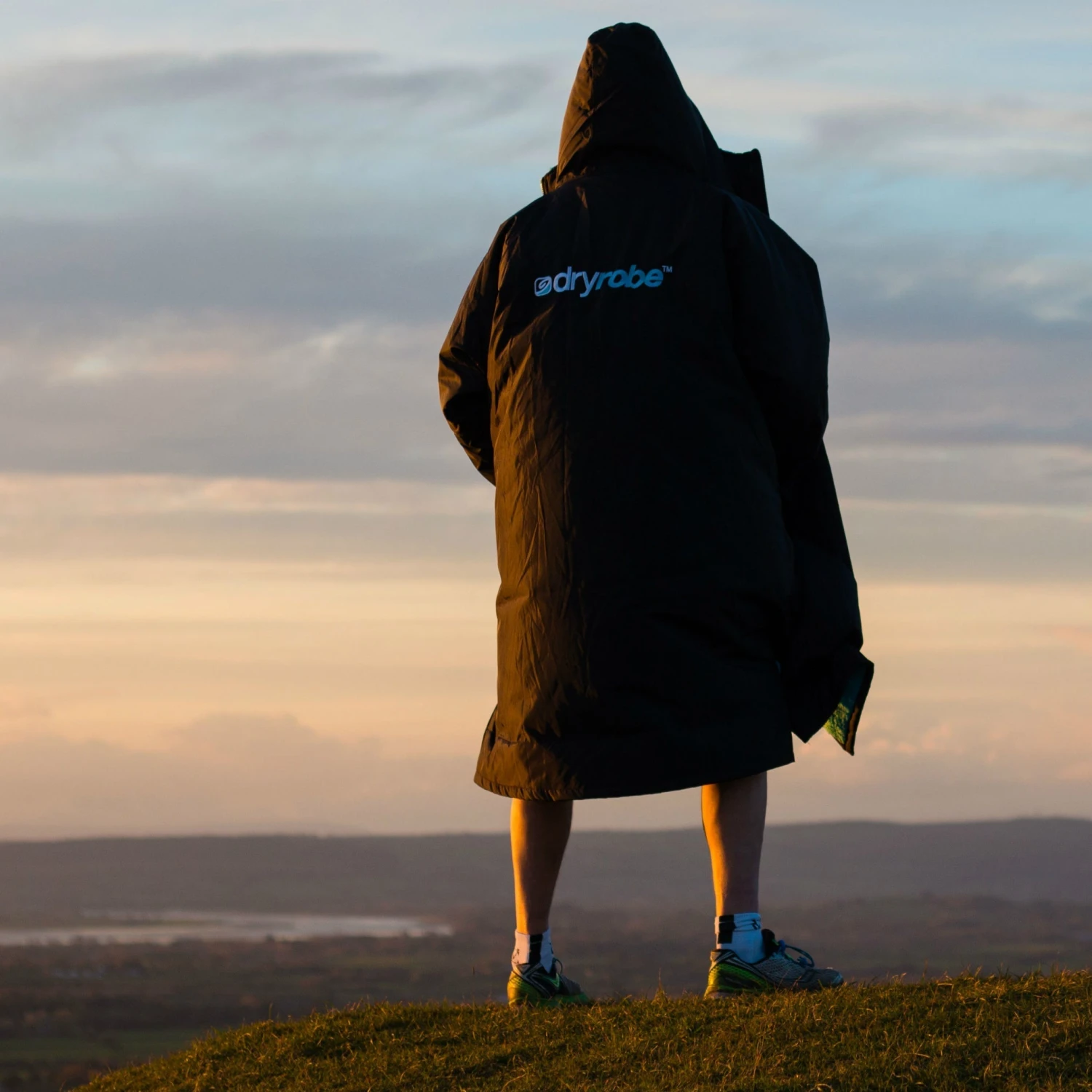 Dryrobe Advance Long Sleeve BLACK BLUE - RECYCLED 8 Dryrobe Advance Long Sleeve BLACK BLUE - RECYCLED - Image 6