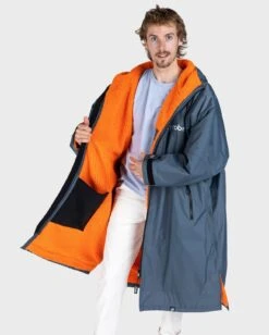 Dryrobe Advance Long Sleeve Dark Grey / Orange 11 Dryrobe Advance Long Sleeve Dark Grey / Orange -World Of Camping male adult advance greyorange 2