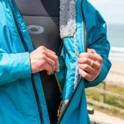 Osprey Unisex Changing Robe Teal -World Of Camping su4052 56 changing robe lifestyle 2